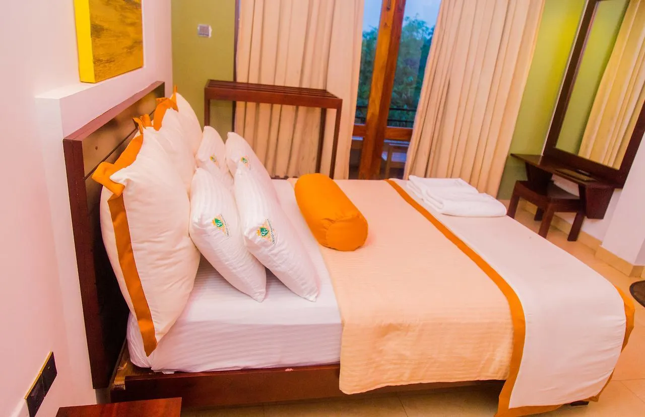 The River Edge Hotel Kaduwela 3*,  Sri Lanka