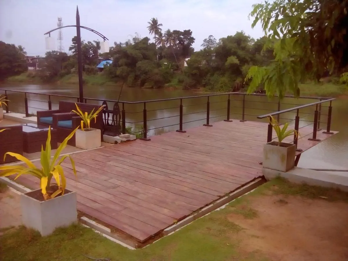 The River Edge Hotel Kaduwela 3*,