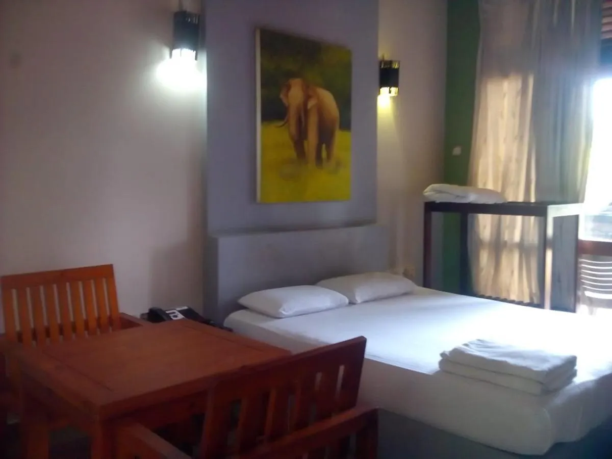 The River Edge Hotel Kaduwela 3*,  Sri Lanka