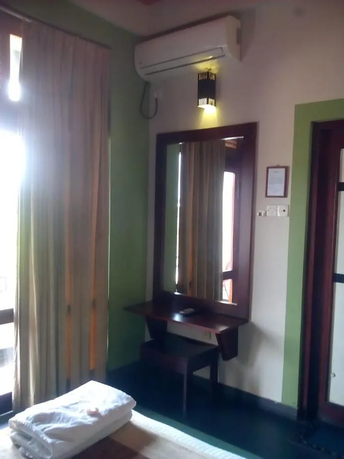 The River Edge Hotel Kaduwela 3*,  Sri Lanka