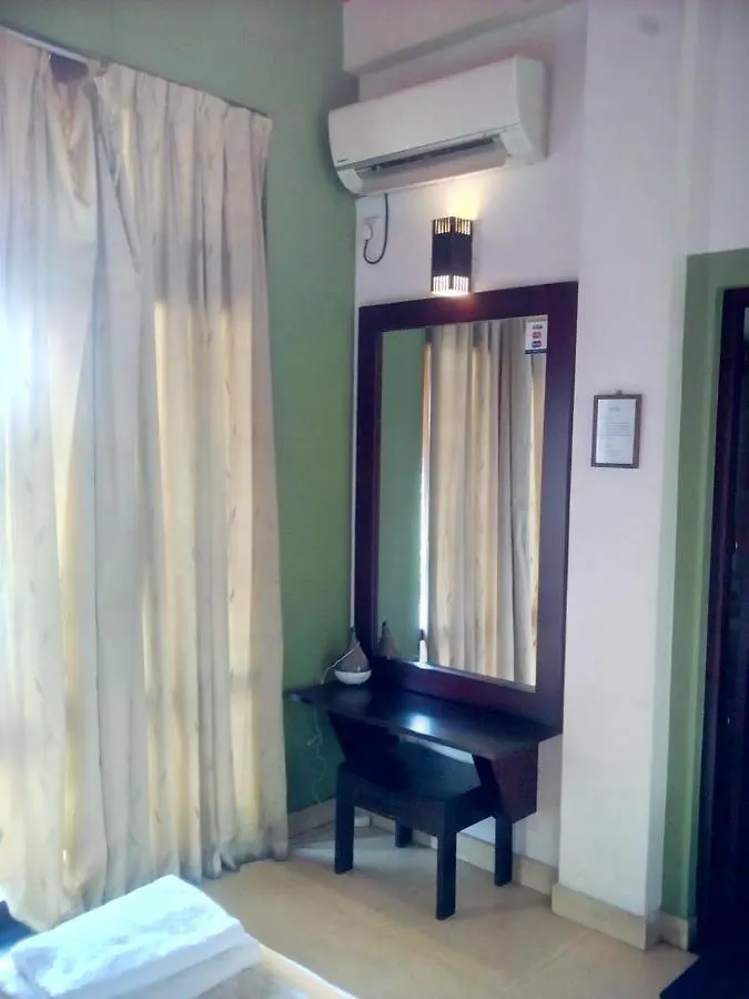 The River Edge Hotel Kaduwela 3*,