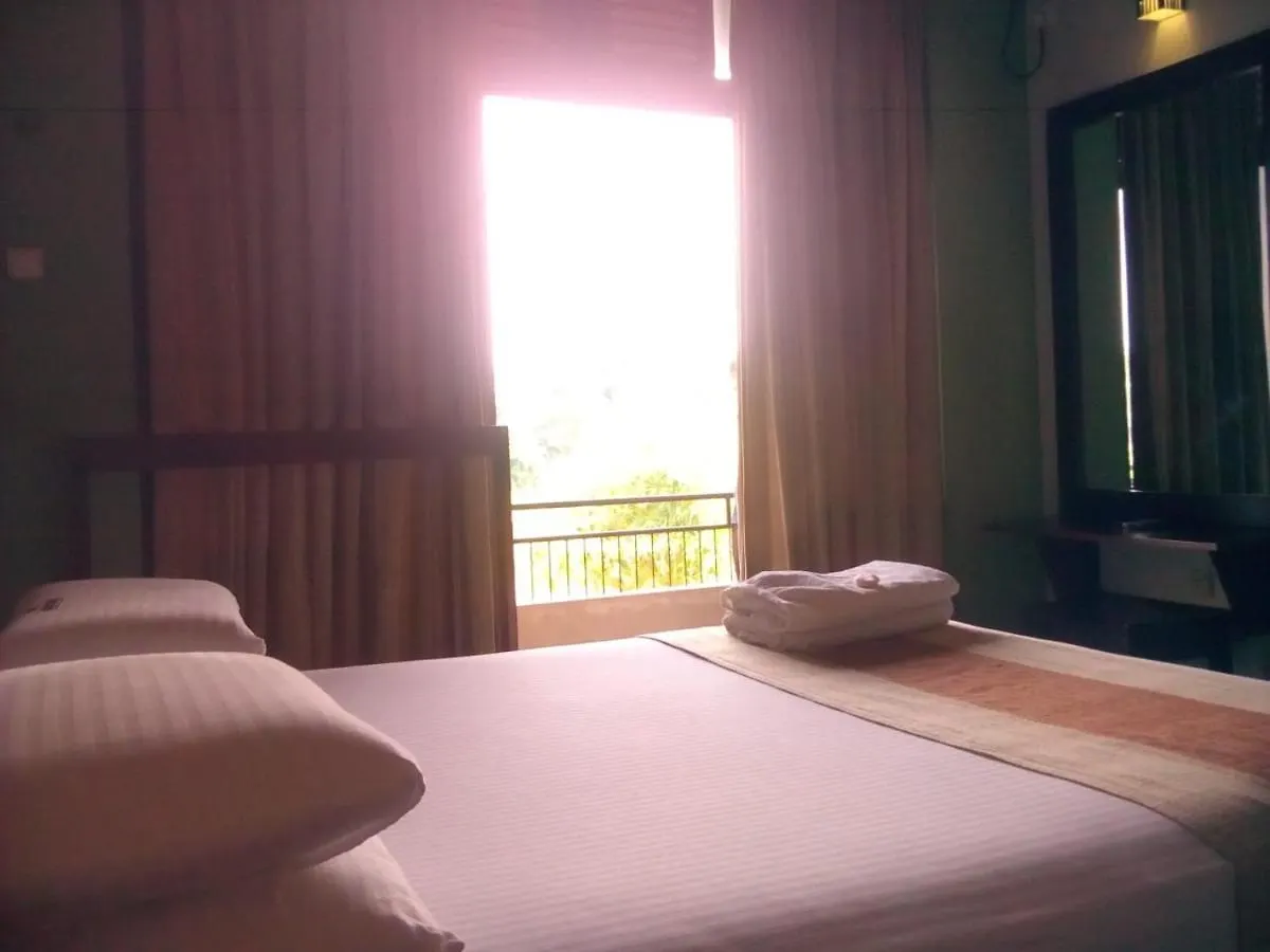 ***  The River Edge Hotel Kaduwela Sri Lanka
